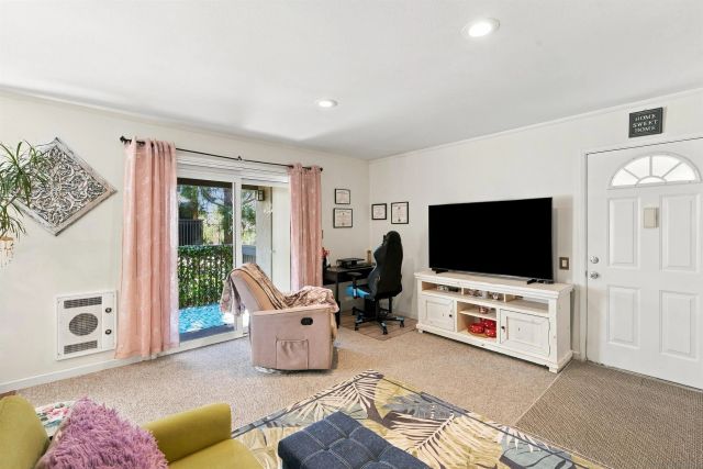 8692 Via Mallorca D, La Jolla, CA 92037