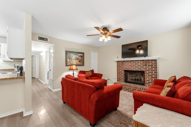 15 Oak Forest Place, Maumelle, AR 72113