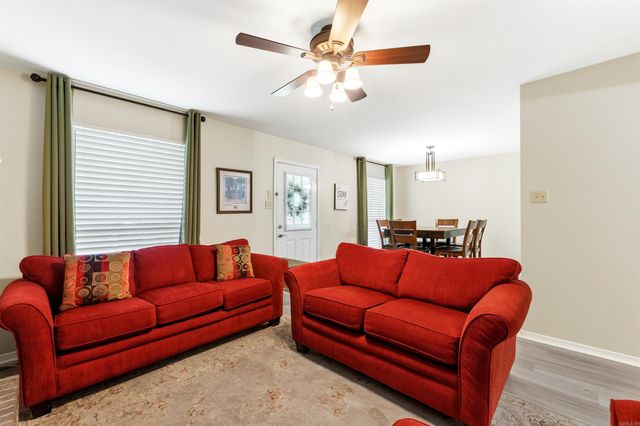 15 Oak Forest Place, Maumelle, AR 72113