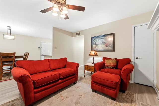 15 Oak Forest Place, Maumelle, AR 72113