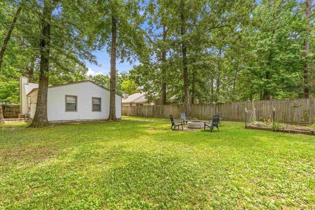 15 Oak Forest Place, Maumelle, AR 72113