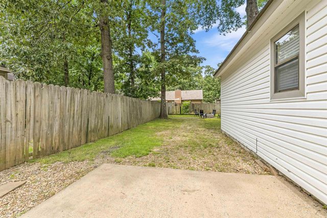 15 Oak Forest Place, Maumelle, AR 72113