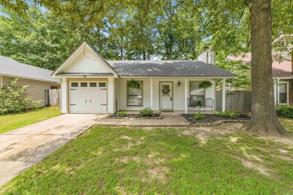 15 Oak Forest Place, Maumelle, AR 72113