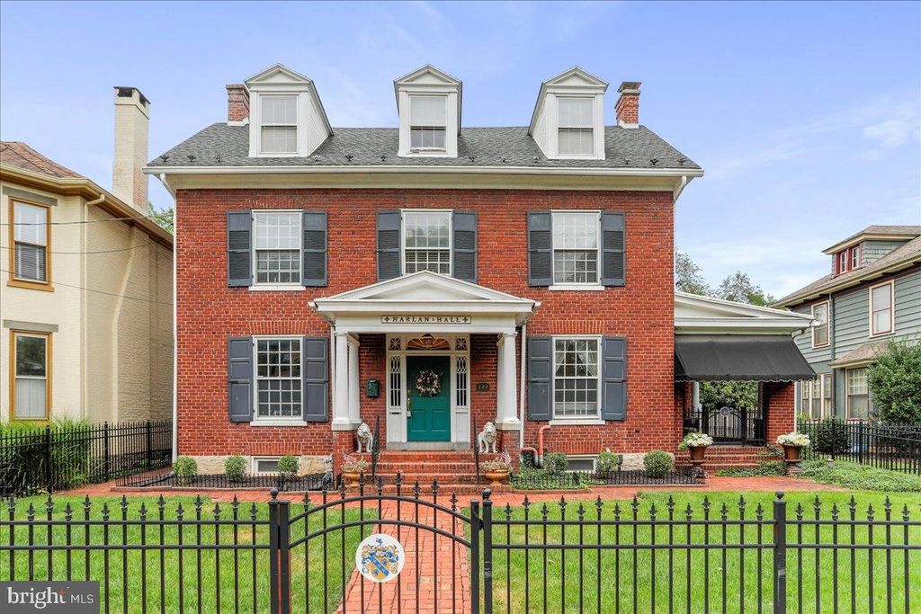227 5TH AVE, Chambersburg, PA 17201