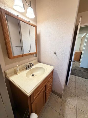 10670 Jackson Street, Armona, CA 93202