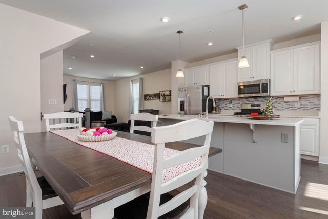 6211 ISLINGTON ST, Middle River, MD 21220