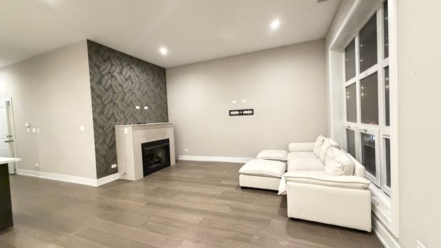 2930 N Lincoln Avenue 2, Chicago, IL 60657