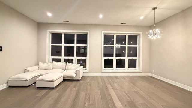 2930 N Lincoln Avenue 2, Chicago, IL 60657