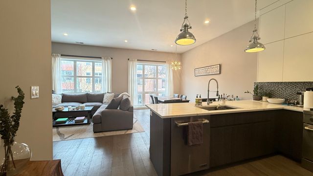 2930 N Lincoln Avenue 2, Chicago, IL 60657