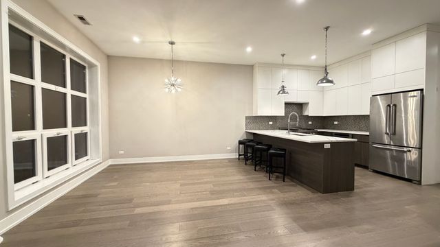2930 N Lincoln Avenue 2, Chicago, IL 60657