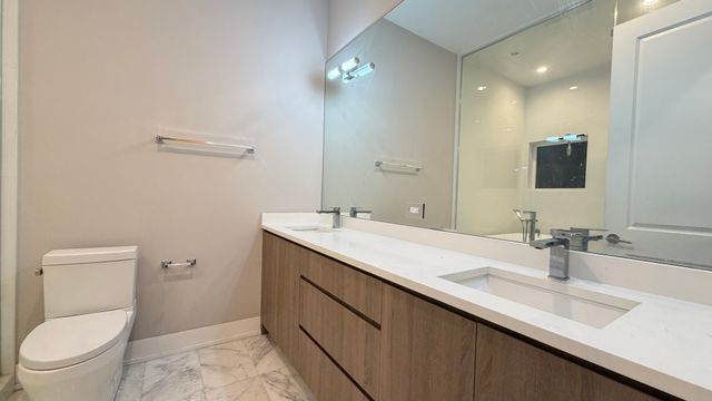2930 N Lincoln Avenue 2, Chicago, IL 60657