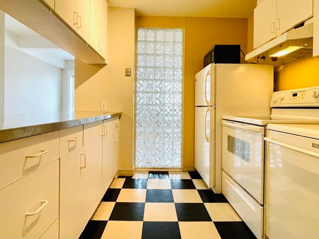 1080 Beacon St 2C, Brookline, MA 02446