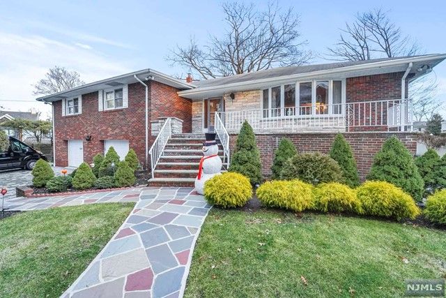 1036 Briar Way, Fort Lee, NJ 07024