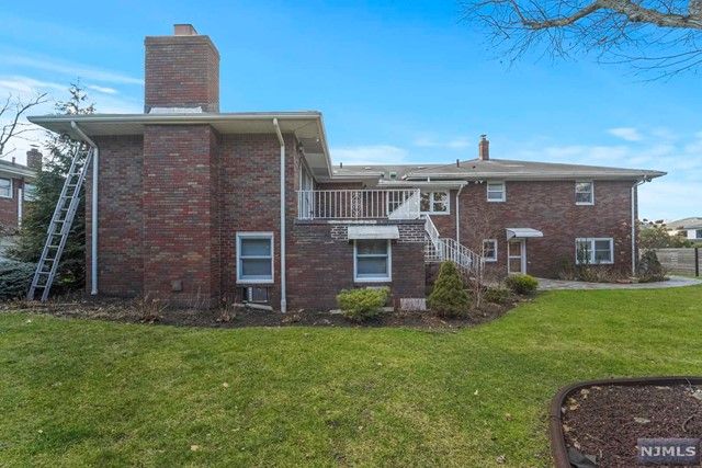 1036 Briar Way, Fort Lee, NJ 07024