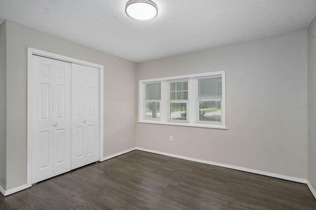 1520 N Rogers Avenue, Springfield, MO 65803