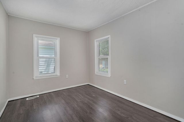 1520 N Rogers Avenue, Springfield, MO 65803