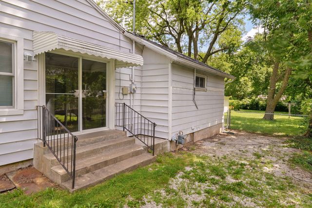 1520 N Rogers Avenue, Springfield, MO 65803