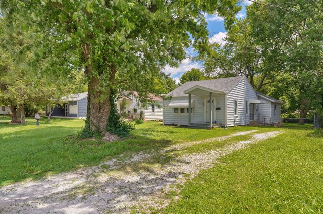 1520 N Rogers Avenue, Springfield, MO 65803