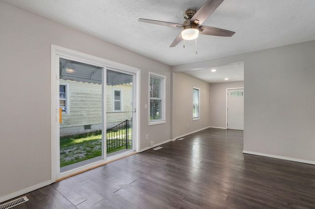 1520 N Rogers Avenue, Springfield, MO 65803