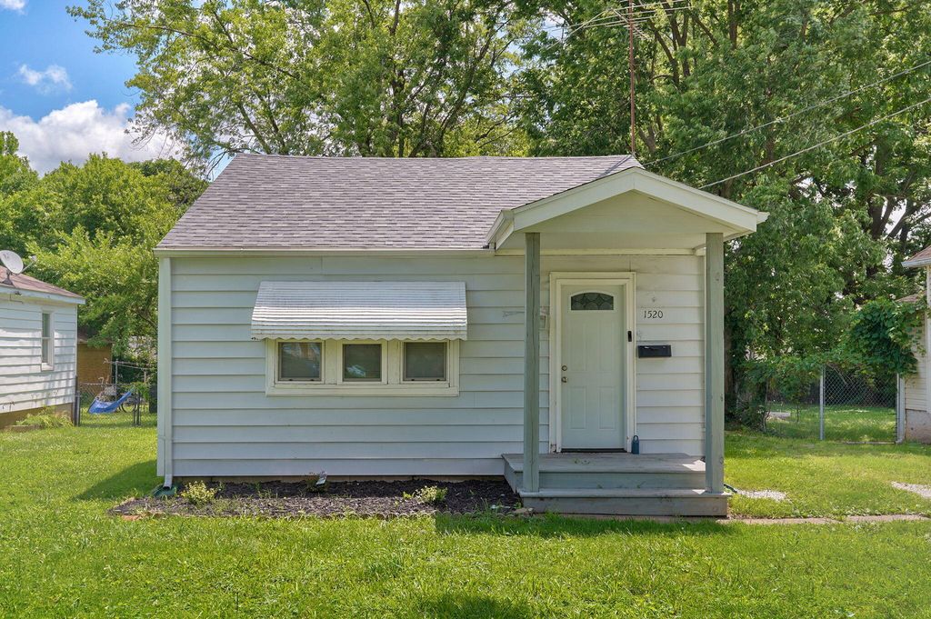 1520 N Rogers Avenue, Springfield, MO 65803