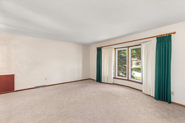 1233 31st Street, West Des Moines, IA 50266
