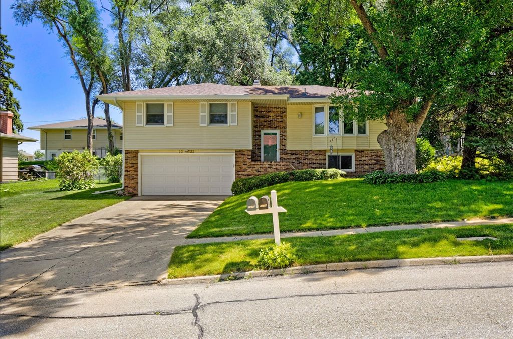 1233 31st Street, West Des Moines, IA 50266