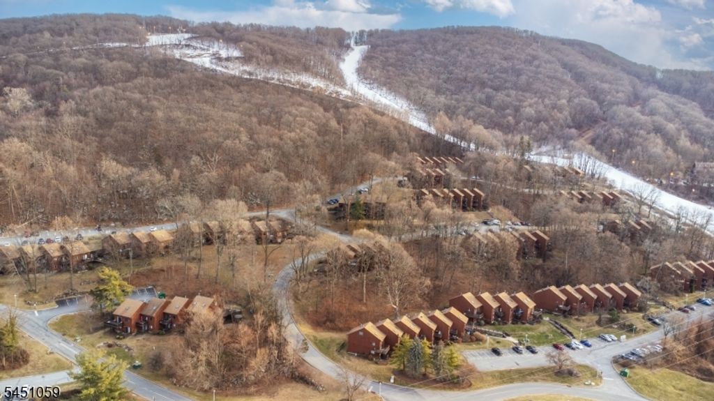 1 Deer Valley Ln Unit 2, Vernon Twp., NJ 07462 — photo 3