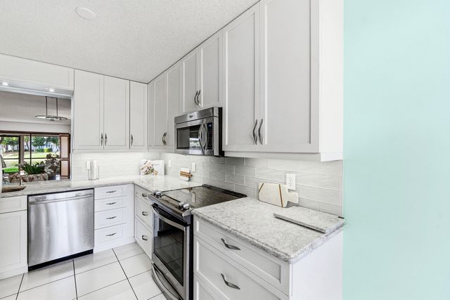 5380 Cedar Lake Drive 102, Boynton Beach, FL 33437