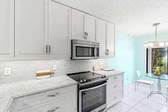 5380 Cedar Lake Drive 102, Boynton Beach, FL 33437