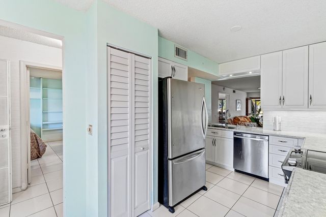 5380 Cedar Lake Drive 102, Boynton Beach, FL 33437