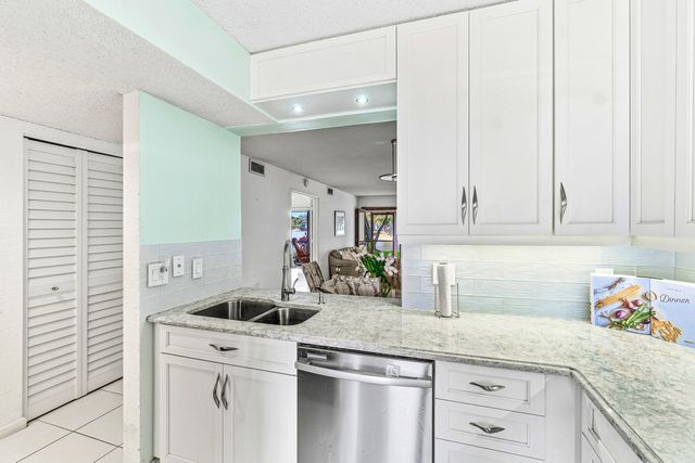 5380 Cedar Lake Drive 102, Boynton Beach, FL 33437