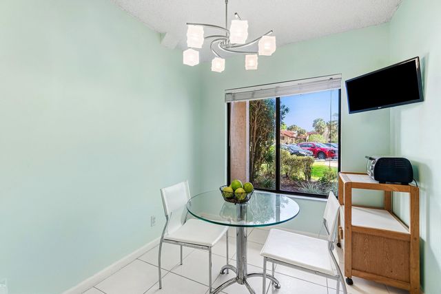 5380 Cedar Lake Drive 102, Boynton Beach, FL 33437