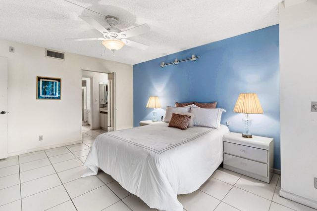 5380 Cedar Lake Drive 102, Boynton Beach, FL 33437