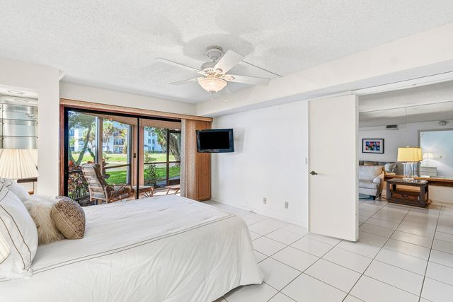 5380 Cedar Lake Drive 102, Boynton Beach, FL 33437