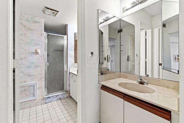 5380 Cedar Lake Drive 102, Boynton Beach, FL 33437