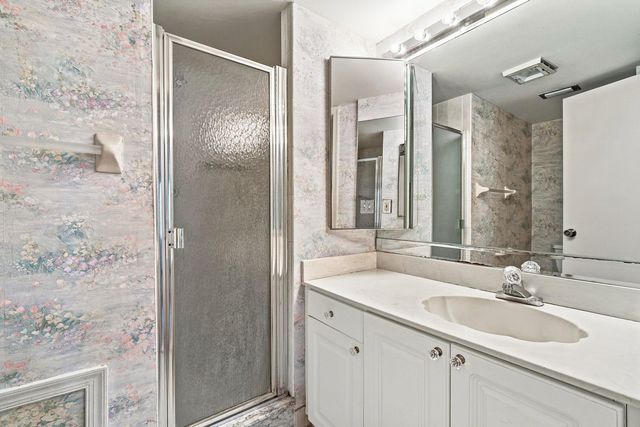 5380 Cedar Lake Drive 102, Boynton Beach, FL 33437