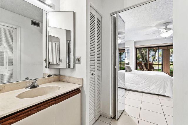 5380 Cedar Lake Drive 102, Boynton Beach, FL 33437