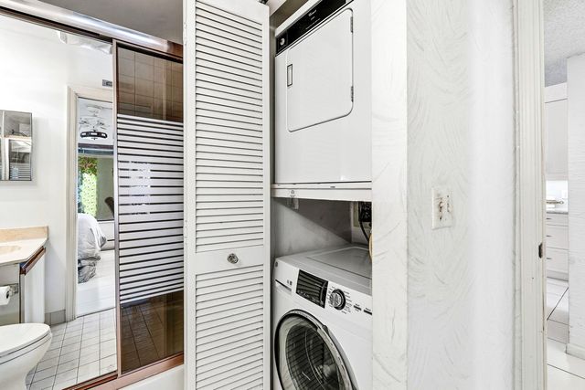 5380 Cedar Lake Drive 102, Boynton Beach, FL 33437