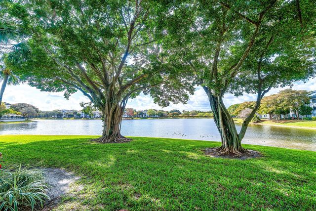 5380 Cedar Lake Drive 102, Boynton Beach, FL 33437