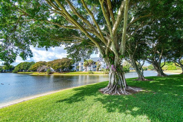 5380 Cedar Lake Drive 102, Boynton Beach, FL 33437