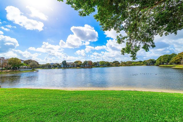 5380 Cedar Lake Drive 102, Boynton Beach, FL 33437
