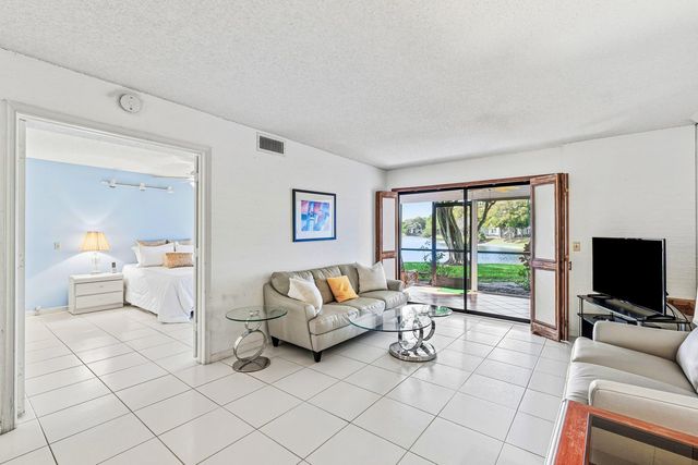 5380 Cedar Lake Drive 102, Boynton Beach, FL 33437