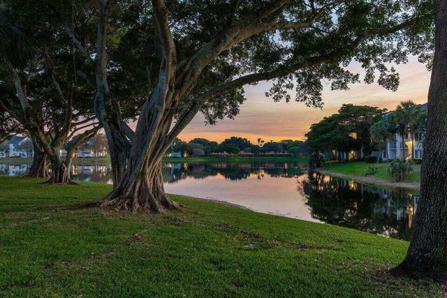 5380 Cedar Lake Drive 102, Boynton Beach, FL 33437