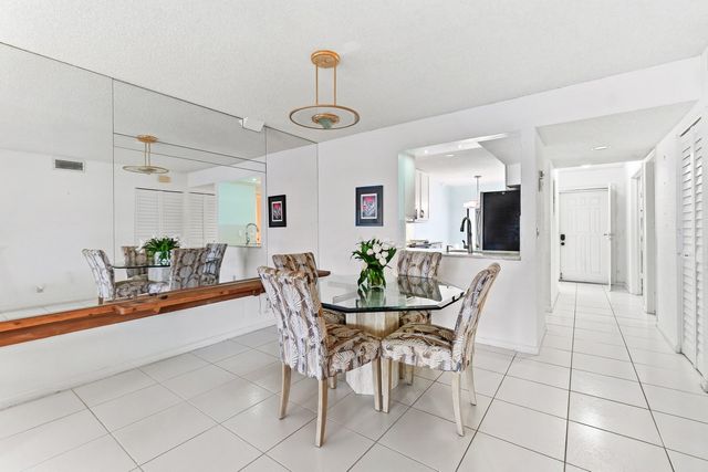 5380 Cedar Lake Drive 102, Boynton Beach, FL 33437