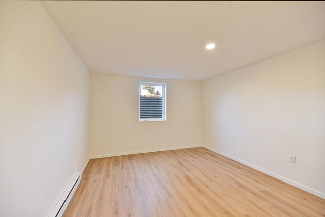 2912 N Hemlock St, Spokane, WA 99205