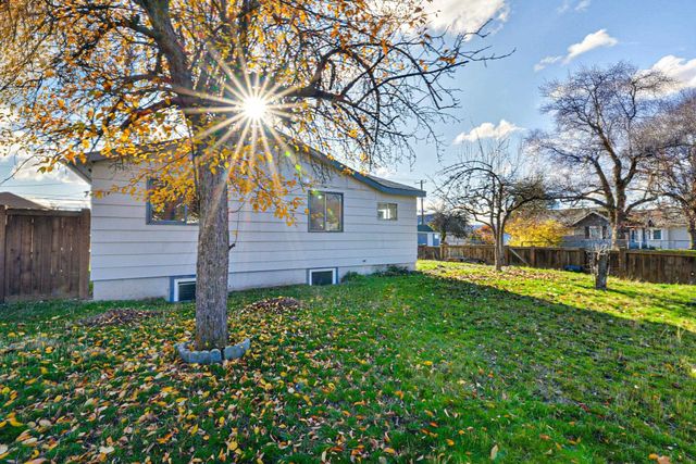 2912 N Hemlock St, Spokane, WA 99205