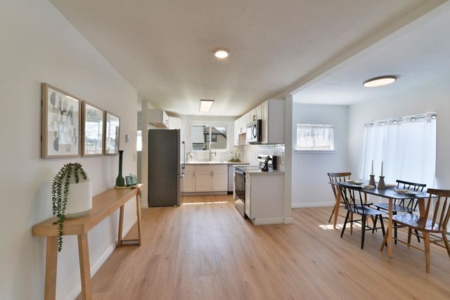 2912 N Hemlock St, Spokane, WA 99205