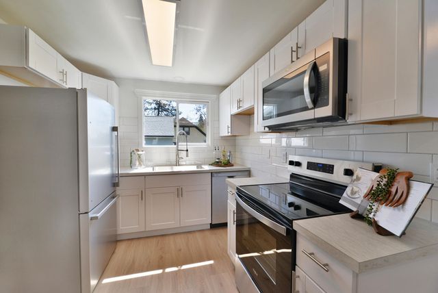 2912 N Hemlock St, Spokane, WA 99205