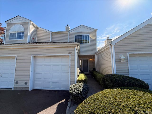 298 Prairie Court, Manorville, NY 11949