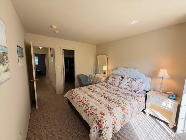298 Prairie Court, Manorville, NY 11949